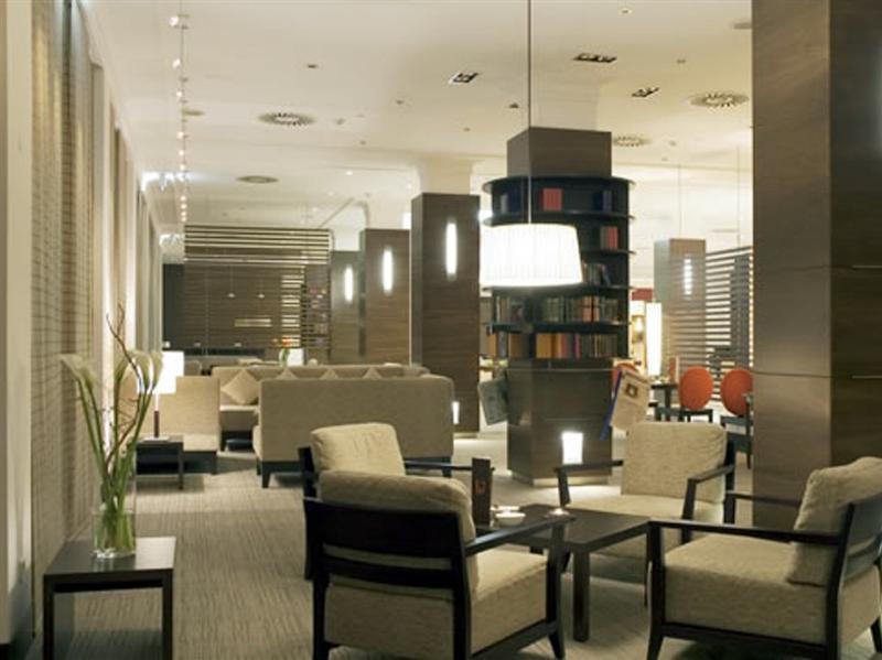 Nh Vienna Airport Conference Center Hotel Schwechat Bagian luar foto Interior of a modern hotel