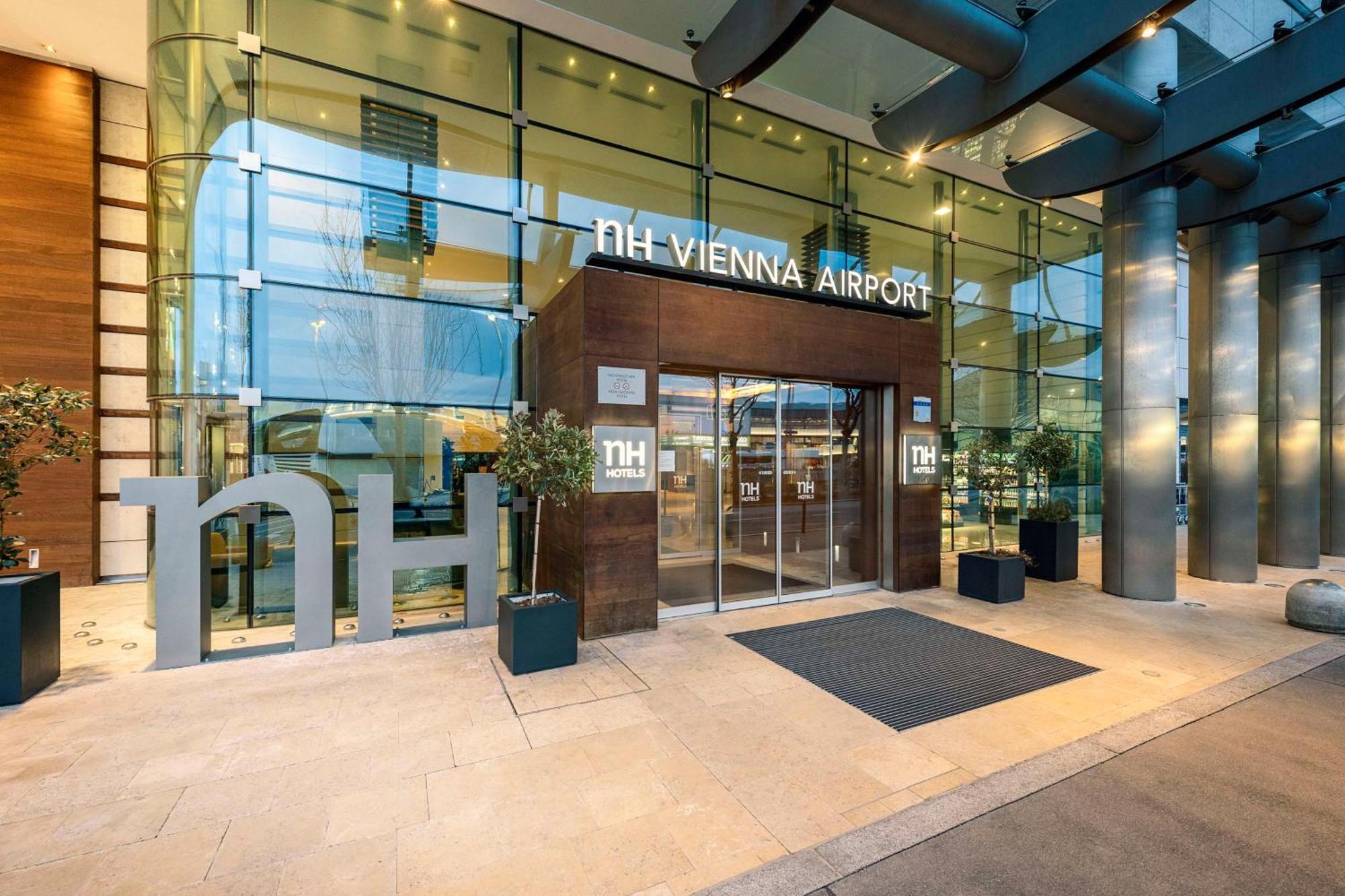 Nh Vienna Airport Conference Center Hotel Schwechat Bagian luar foto NH Vienna Airport
