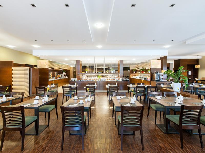 Nh Vienna Airport Conference Center Hotel Schwechat Bagian luar foto