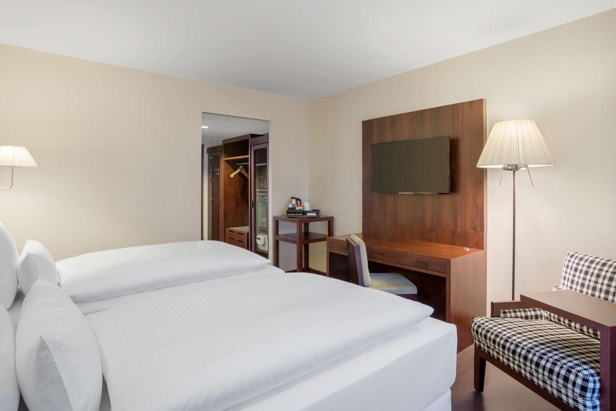 Nh Vienna Airport Conference Center Hotel Schwechat Bagian luar foto