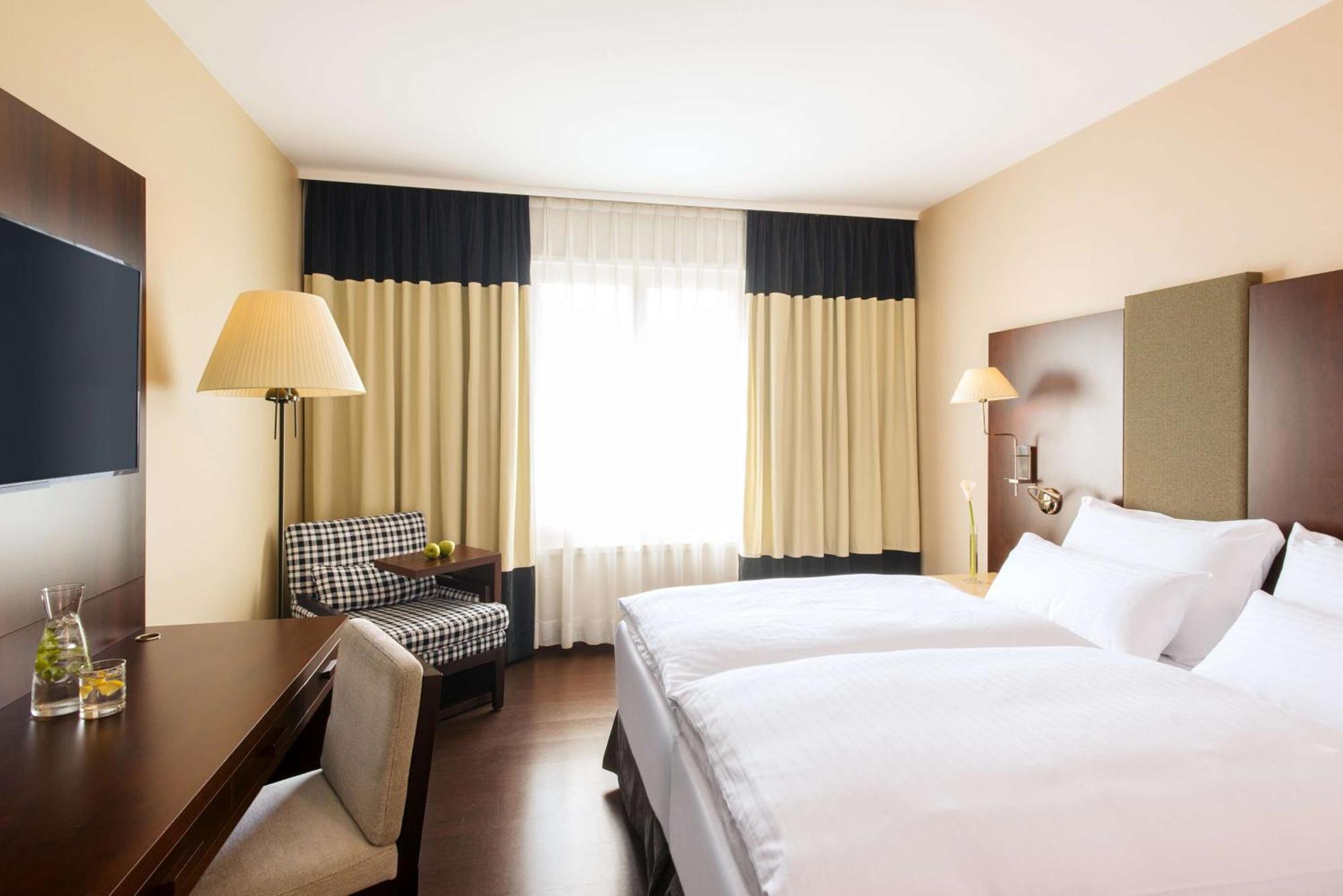 Nh Vienna Airport Conference Center Hotel Schwechat Bagian luar foto