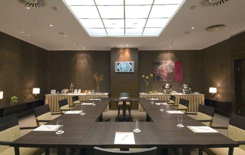 Nh Vienna Airport Conference Center Hotel Schwechat Bagian luar foto Meeting room