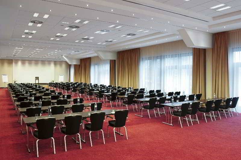 Nh Vienna Airport Conference Center Hotel Schwechat Bagian luar foto A conference hall