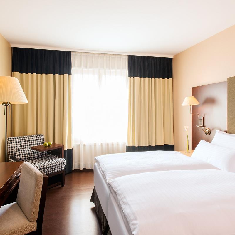 Nh Vienna Airport Conference Center Hotel Schwechat Bagian luar foto Room at the hotel