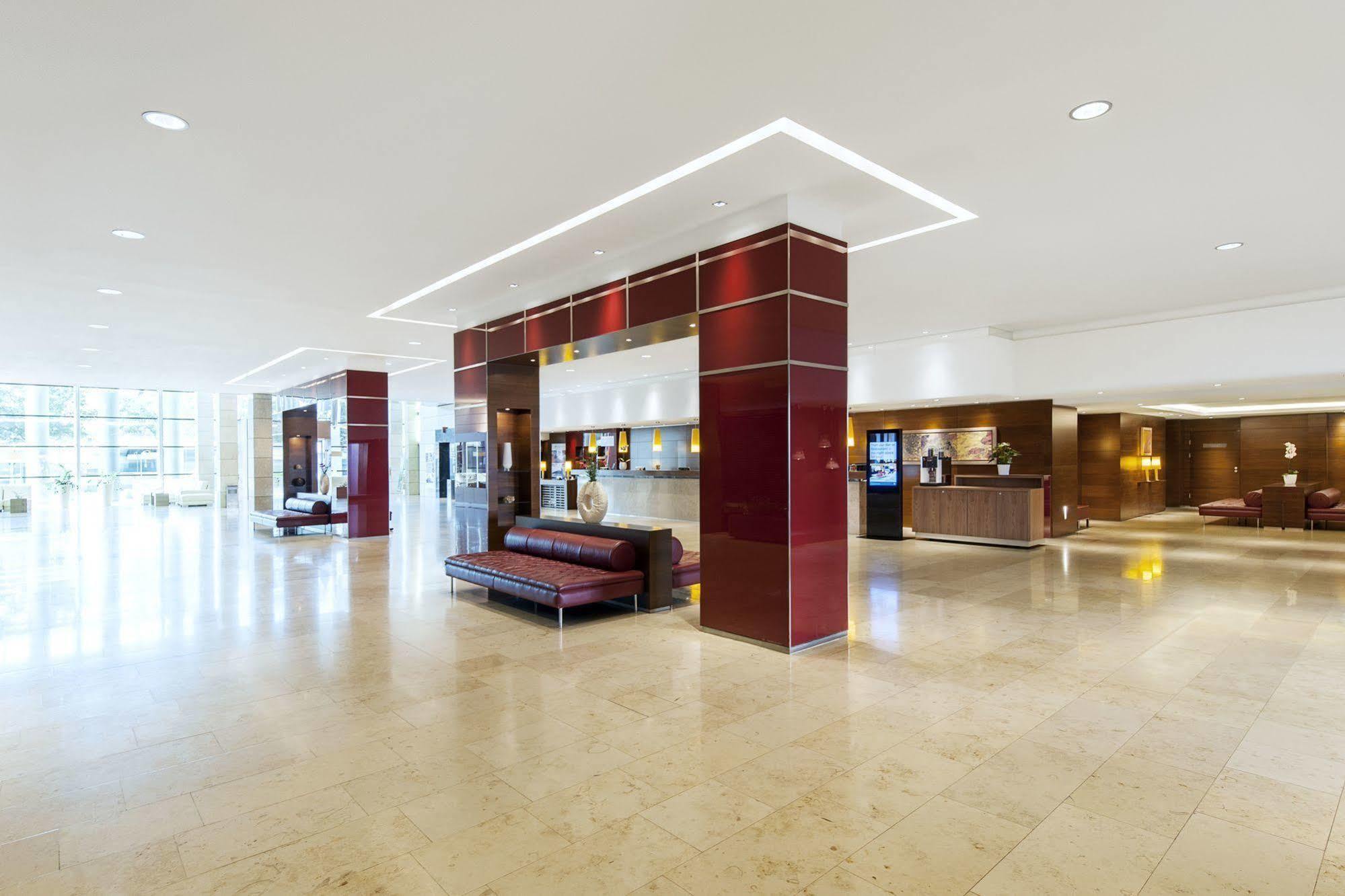 Nh Vienna Airport Conference Center Hotel Schwechat Bagian luar foto Reception